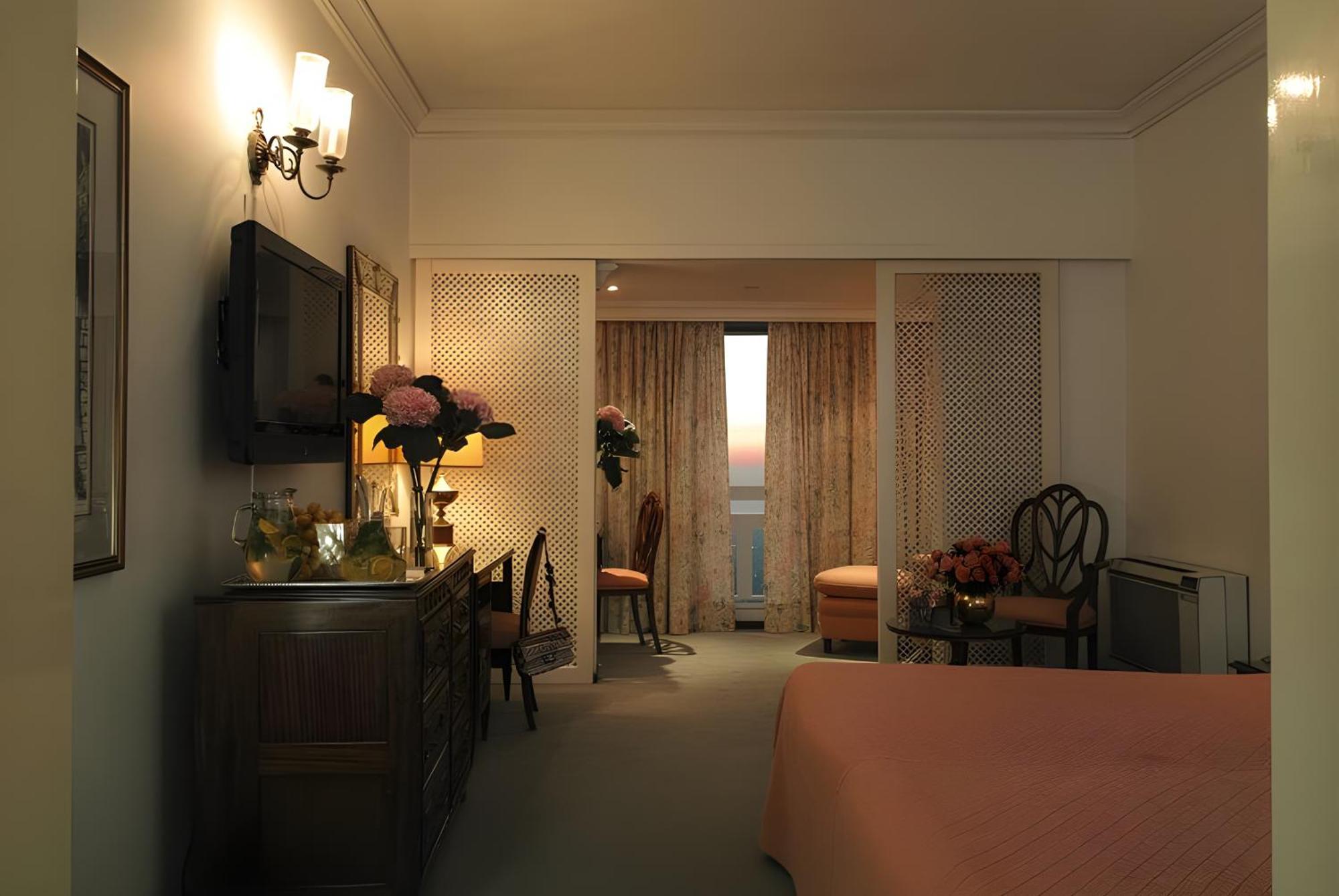 Hotel Al Bustan Beit Mery Buitenkant foto