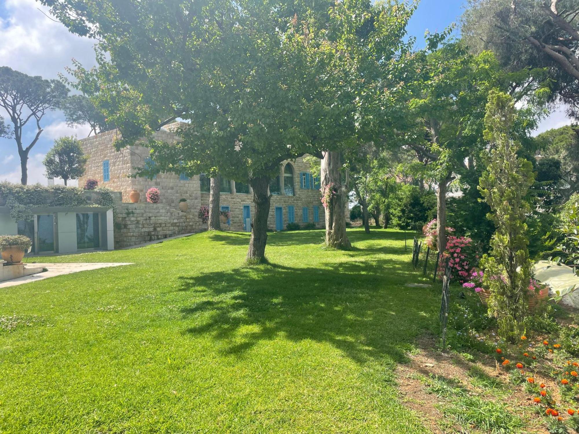 Hotel Al Bustan Beit Mery Buitenkant foto
