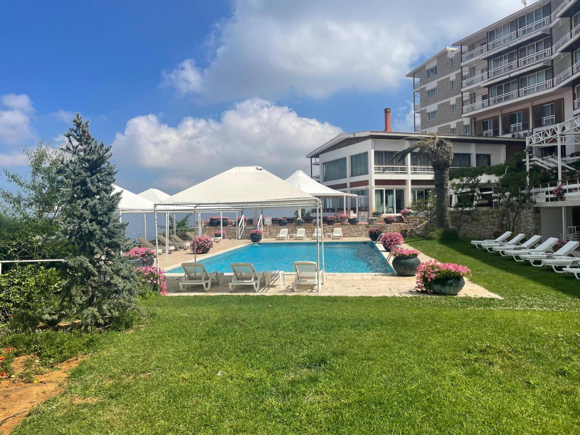 Hotel Al Bustan Beit Mery Buitenkant foto