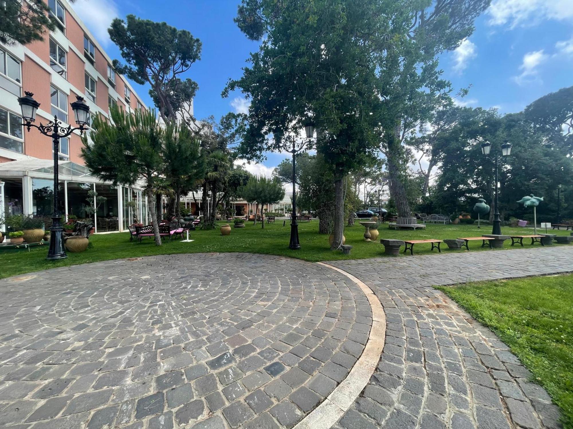 Hotel Al Bustan Beit Mery Buitenkant foto