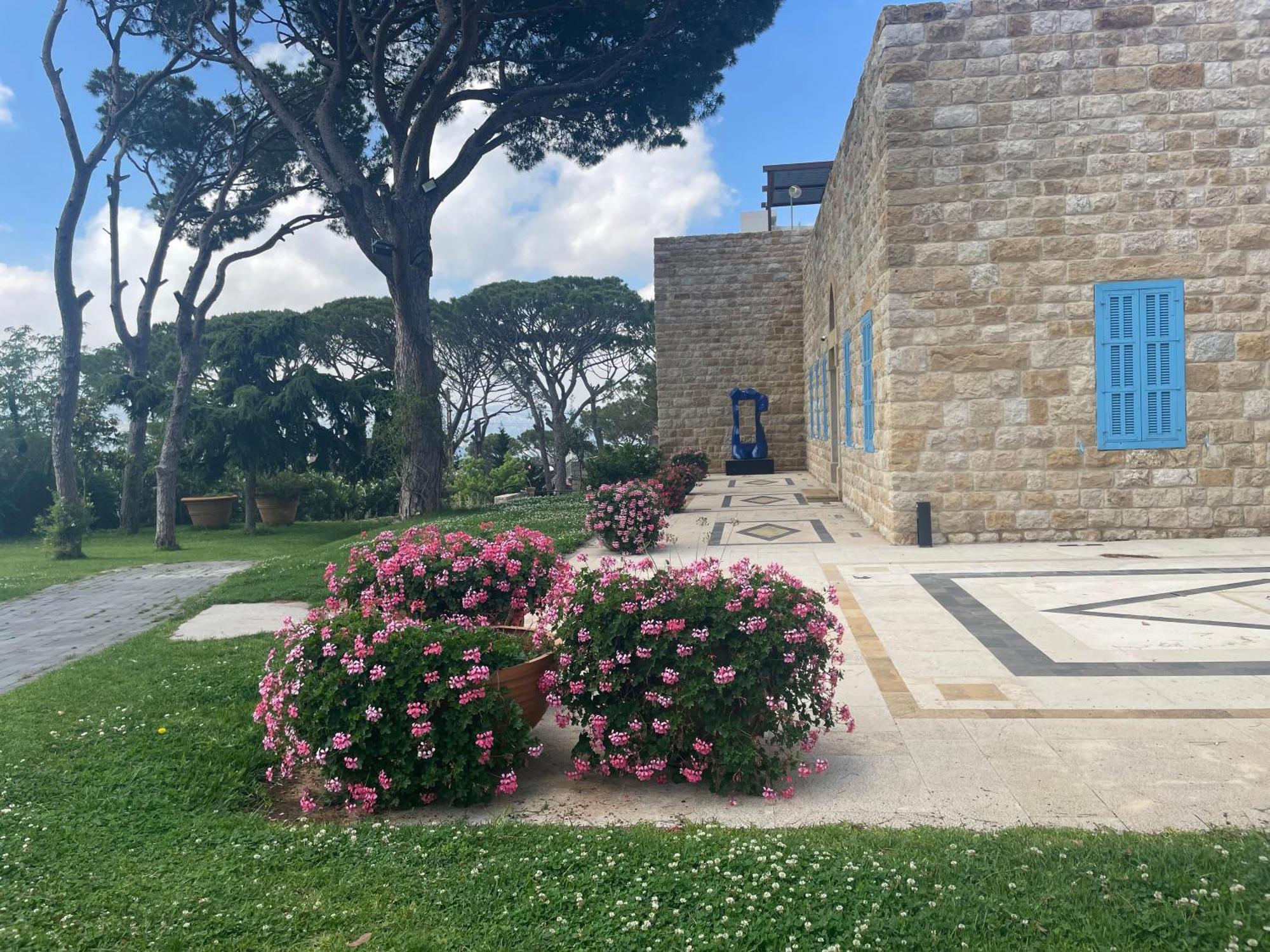 Hotel Al Bustan Beit Mery Buitenkant foto
