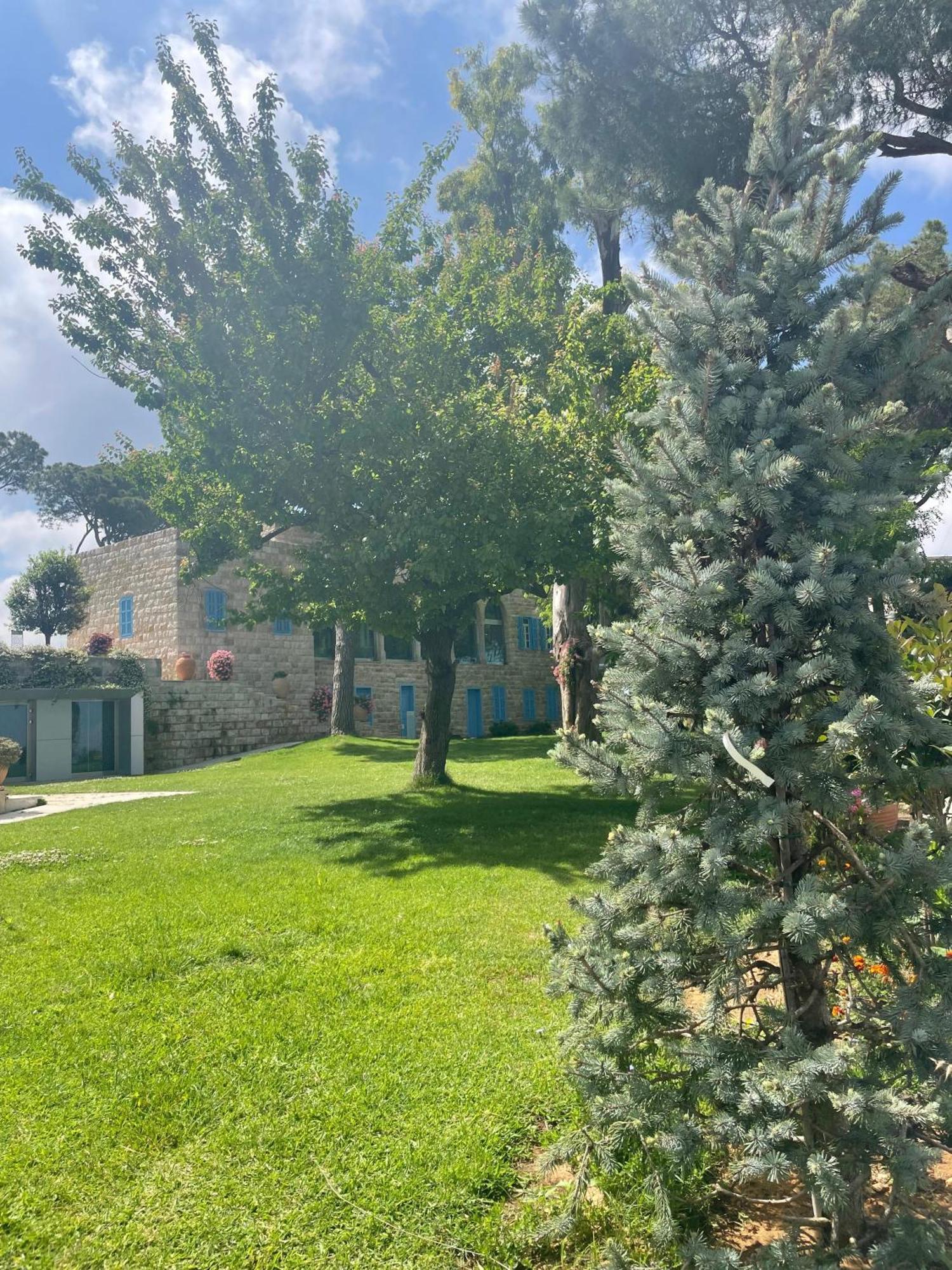 Hotel Al Bustan Beit Mery Buitenkant foto