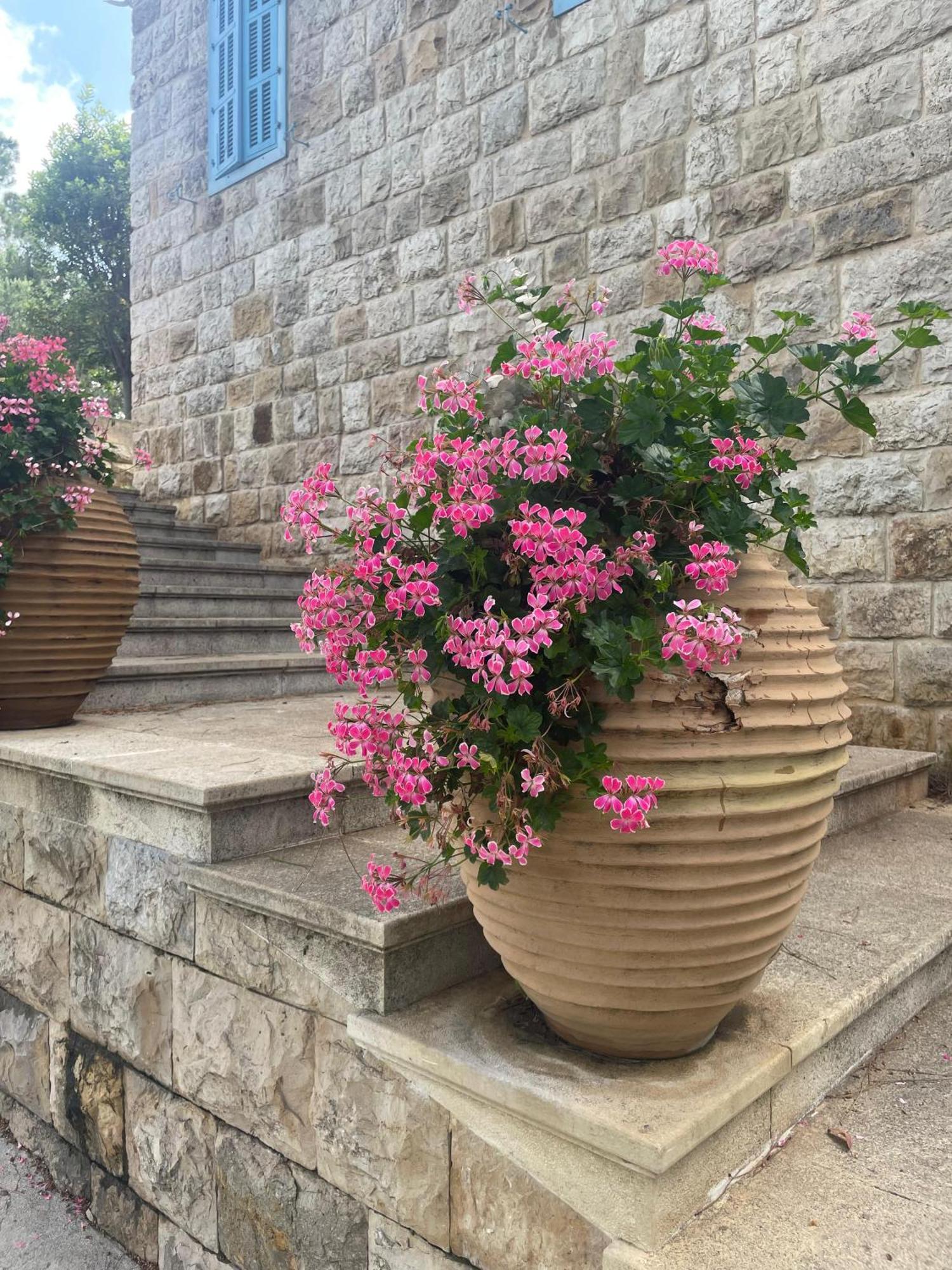 Hotel Al Bustan Beit Mery Buitenkant foto