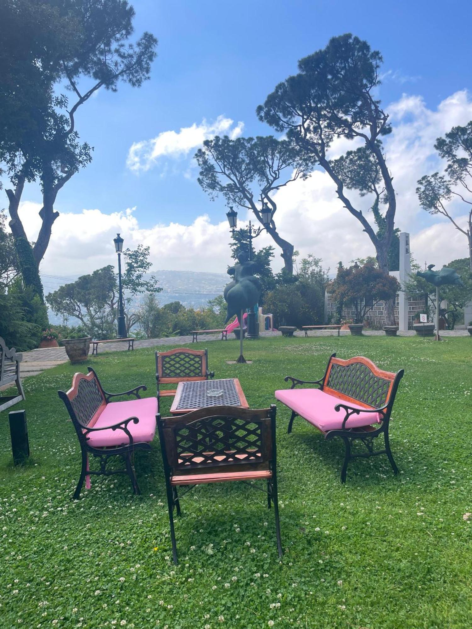 Hotel Al Bustan Beit Mery Buitenkant foto