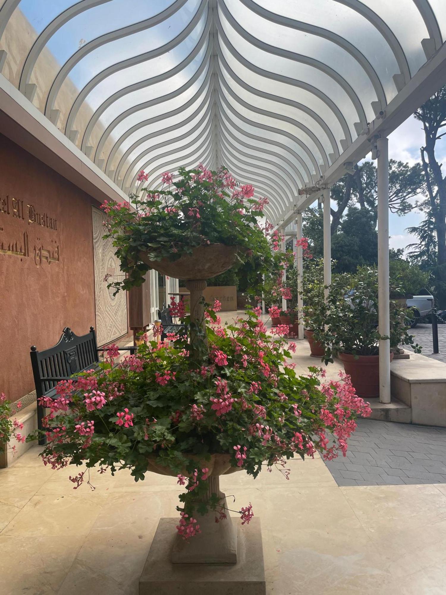 Hotel Al Bustan Beit Mery Buitenkant foto