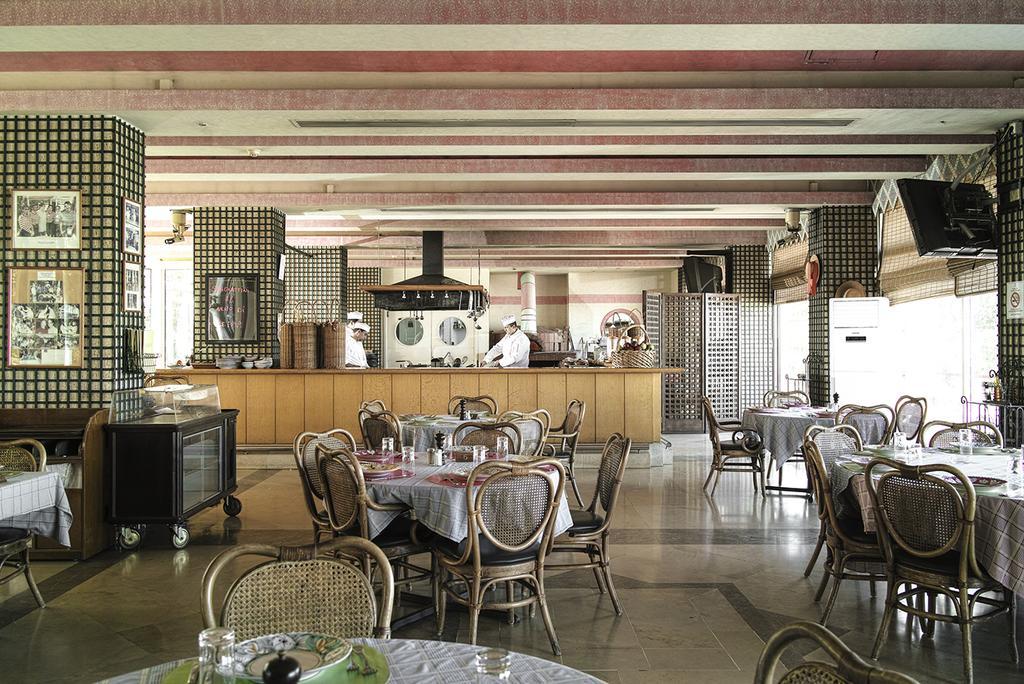 Hotel Al Bustan Beit Mery Buitenkant foto