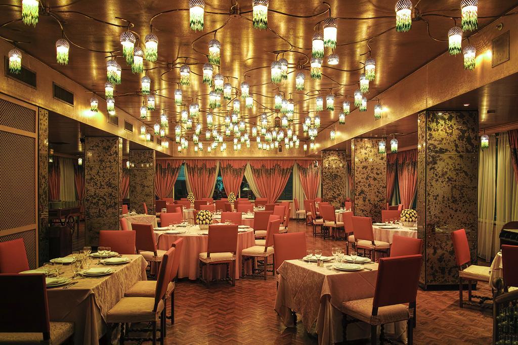 Hotel Al Bustan Beit Mery Buitenkant foto