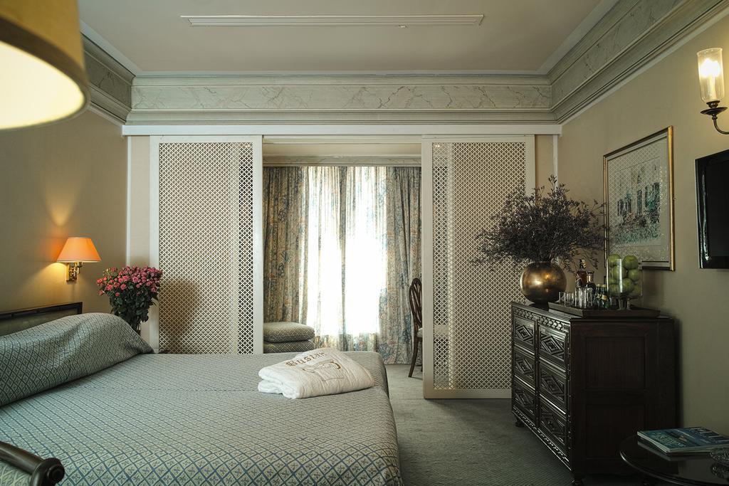 Hotel Al Bustan Beit Mery Buitenkant foto