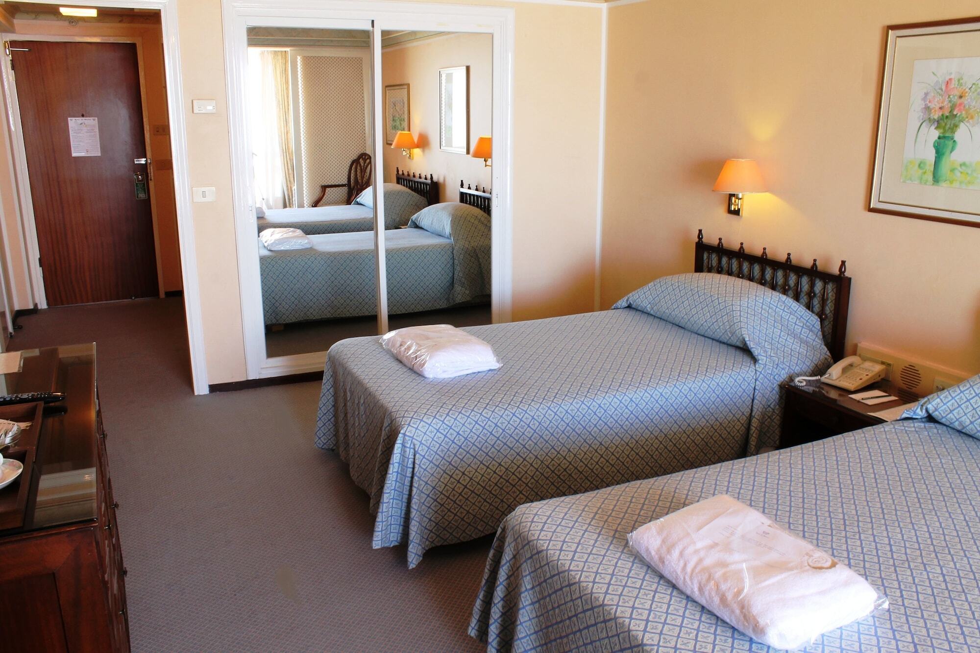 Hotel Al Bustan Beit Mery Buitenkant foto