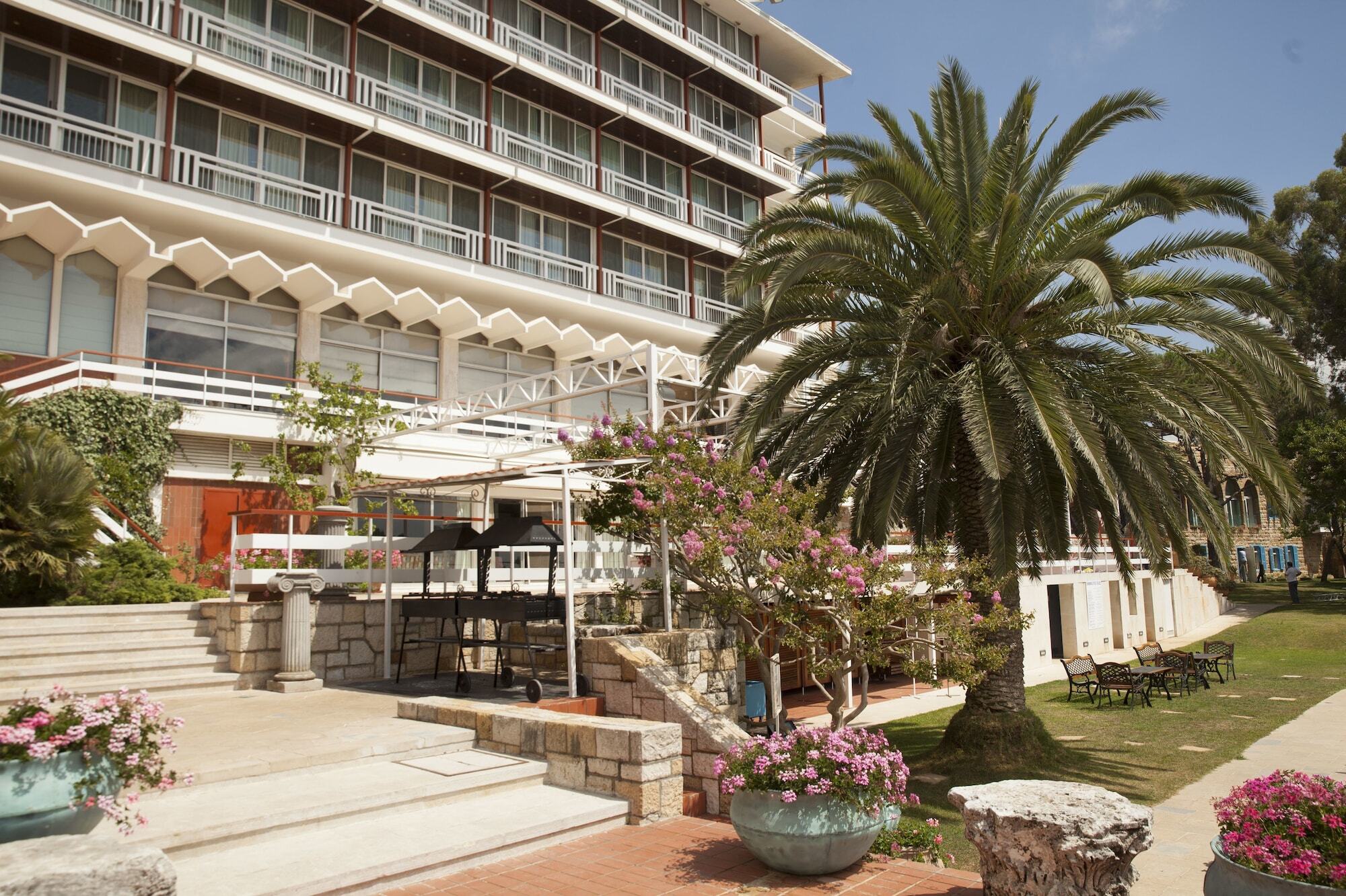 Hotel Al Bustan Beit Mery Buitenkant foto