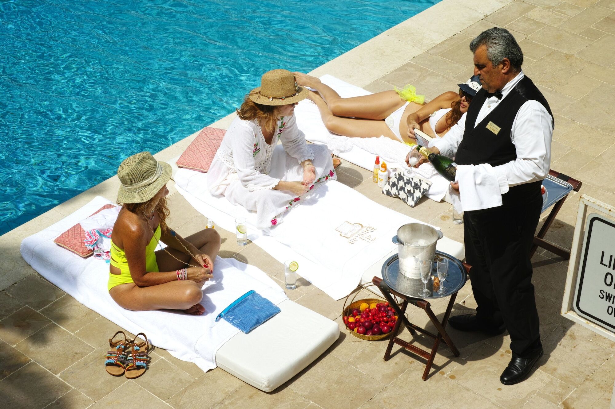 Hotel Al Bustan Beit Mery Buitenkant foto