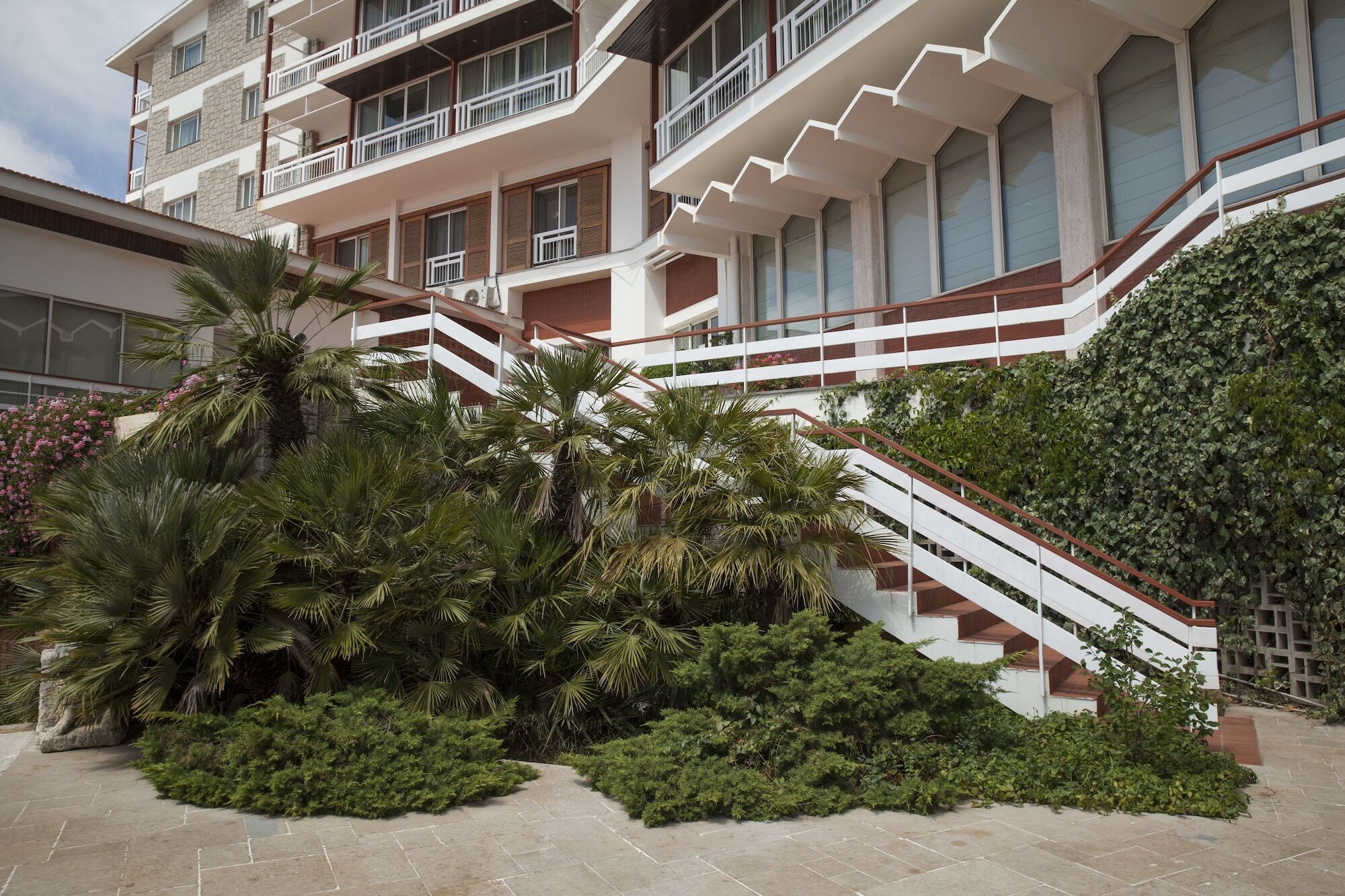 Hotel Al Bustan Beit Mery Buitenkant foto